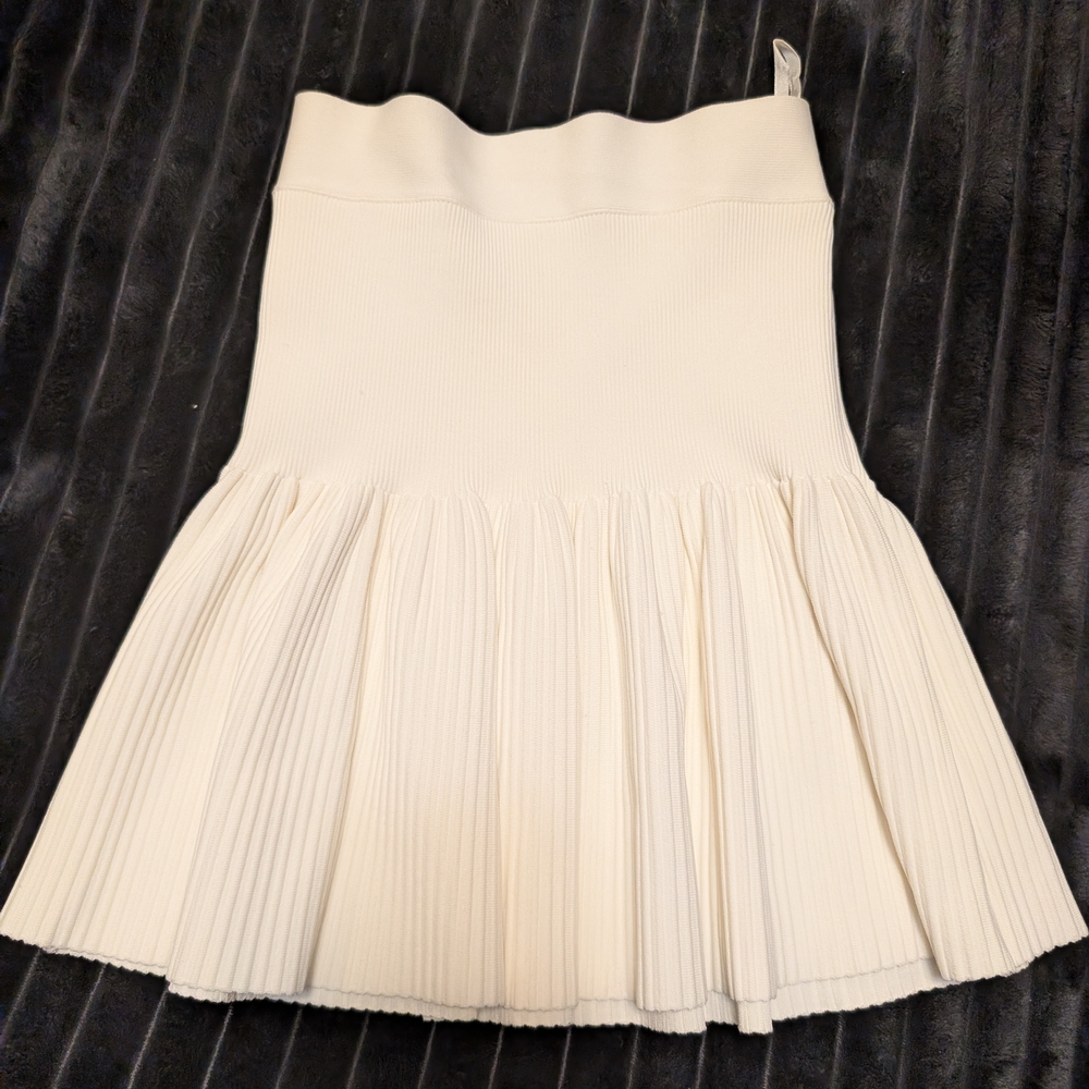Elegant Cream Pleated Skirt